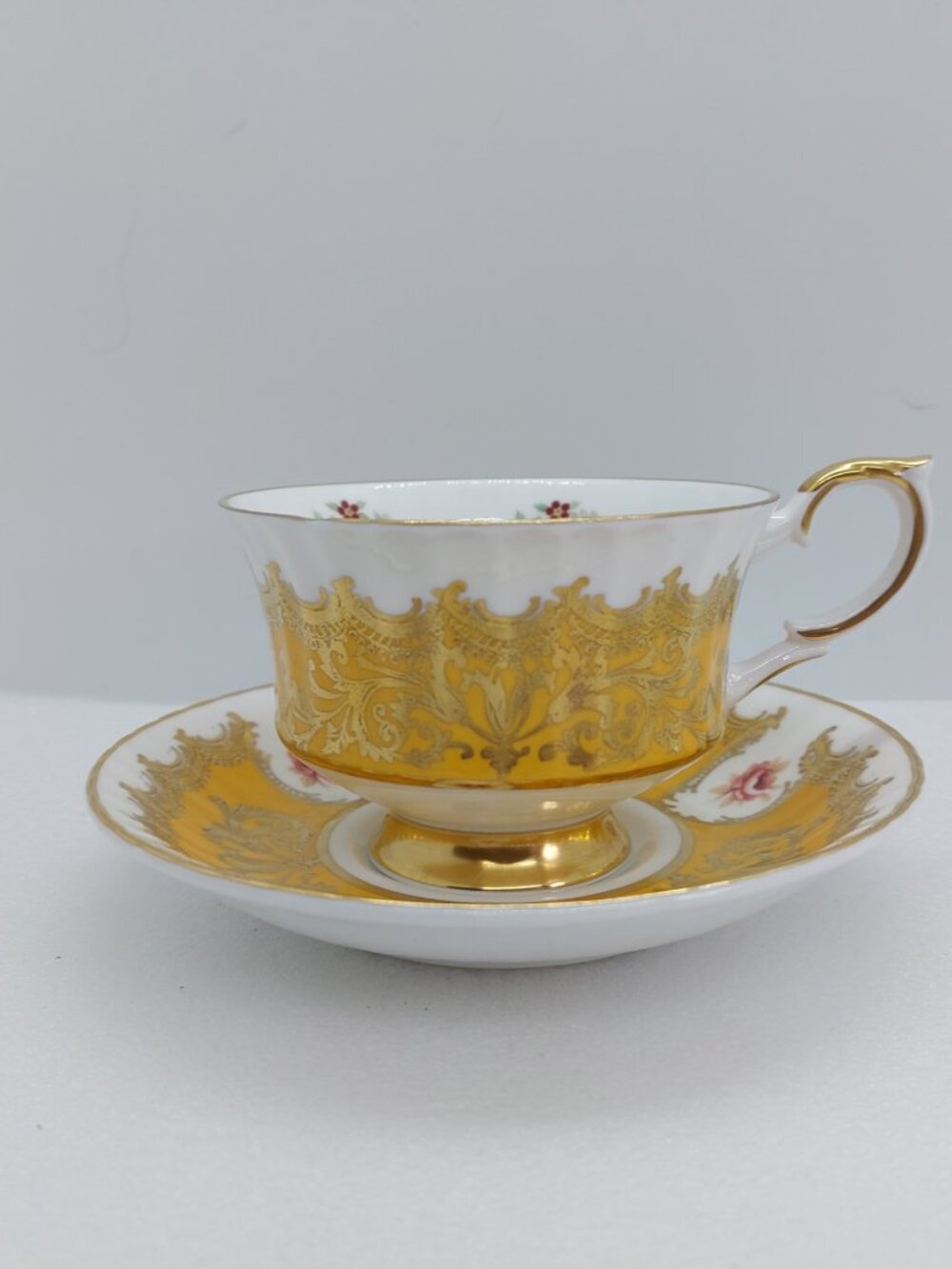 Paragon Yellow Gold Trenton Footed Tea Cup & Saucer Set England